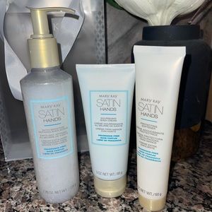 Mary Kay- Satin Hands Pampering Set